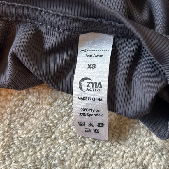 Woman's Zyia Bra and Shirt Bundle Size Extra Small - Picture 6 of 6